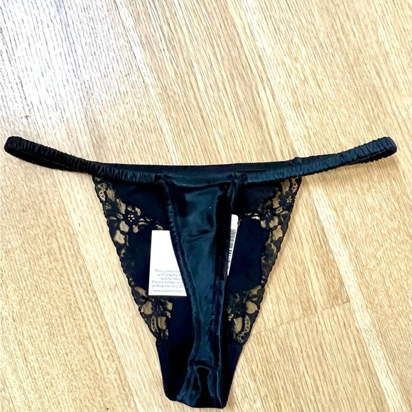 Gorgeous Lingerie Robe and Thong Set - Picture 12 of 13